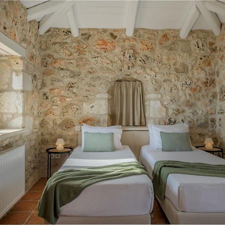 Gagouinos Cottage Korithion ภายนอก รูปภาพ